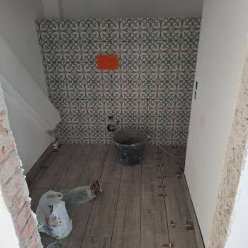 Продается 1-комнатная квартира, 130 м²