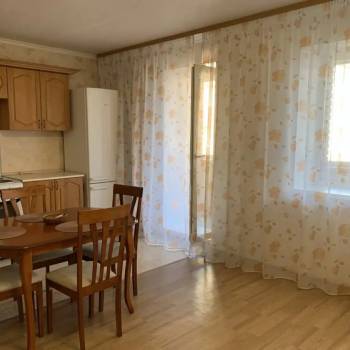 Сдается 1-комнатная квартира, 38 м²