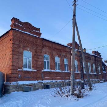 Продается 1-комнатная квартира, 180 м²