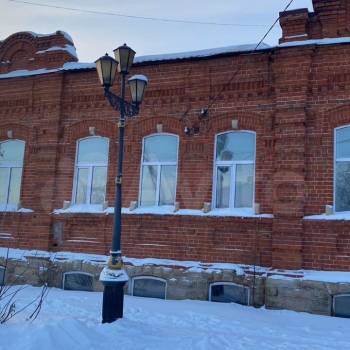 Продается 1-комнатная квартира, 180 м²