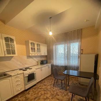 Сдается 1-комнатная квартира, 42 м²