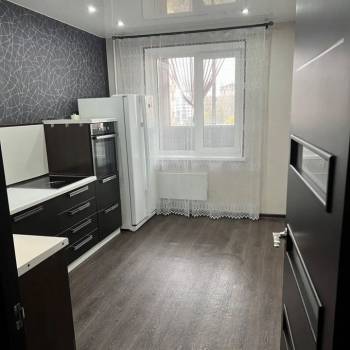 Сдается 2-х комнатная квартира, 700 м²
