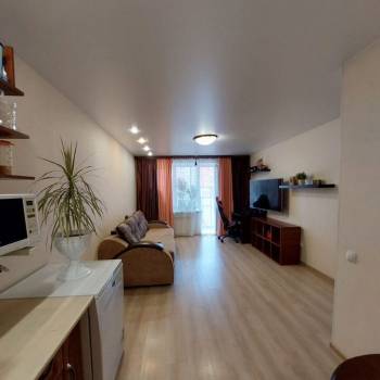 Продается 1-комнатная квартира, 53 м²