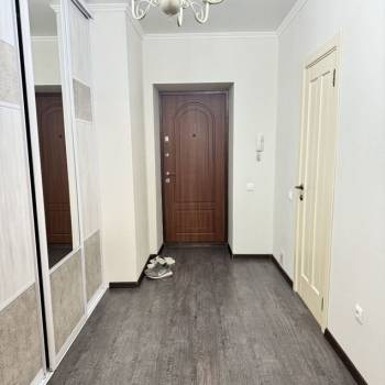 Продается 1-комнатная квартира, 61,9 м²