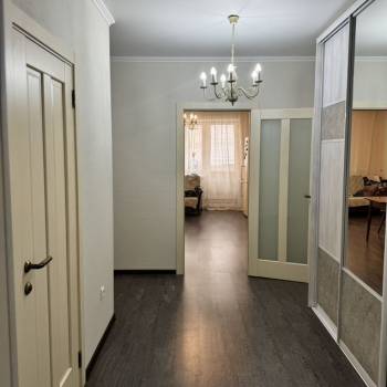 Продается 1-комнатная квартира, 61,9 м²