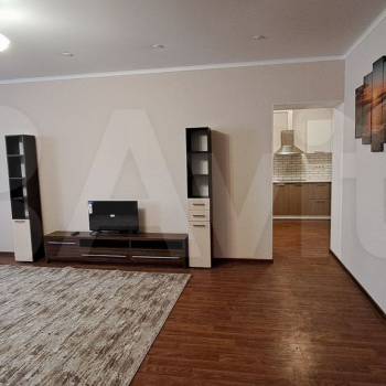 Сдается 2-х комнатная квартира, 82 м²