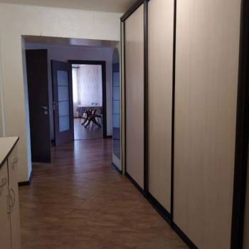 Сдается 1-комнатная квартира, 72 м²