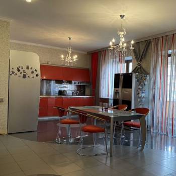 Продается Многокомнатная квартира, 174,7 м²