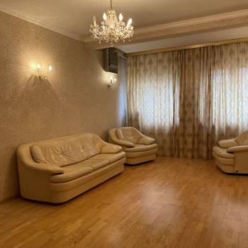 Продается Многокомнатная квартира, 174,7 м²