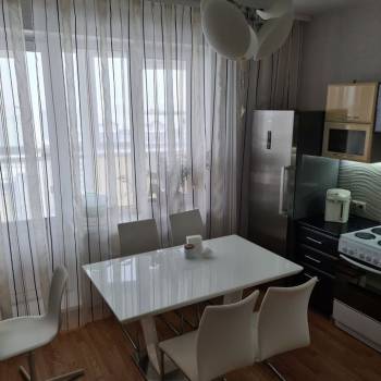 Продается 1-комнатная квартира, 65 м²