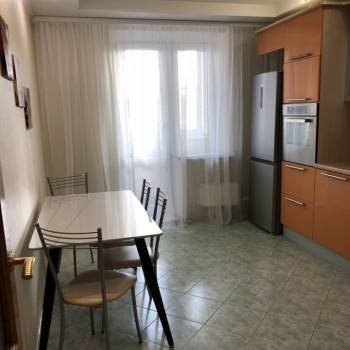 Сдается 2-х комнатная квартира, 75 м²