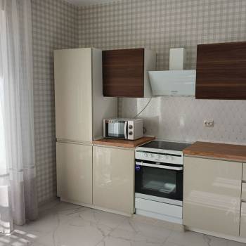 Сдается 2-х комнатная квартира, 90 м²