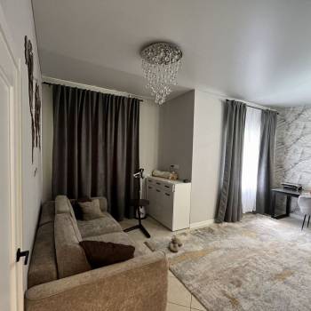 Продается 1-комнатная квартира, 47,6 м²