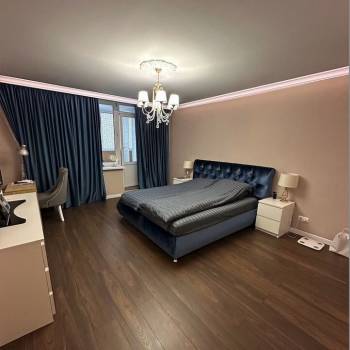 Продается Многокомнатная квартира, 140 м²