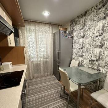 Продается Многокомнатная квартира, 75,9 м²