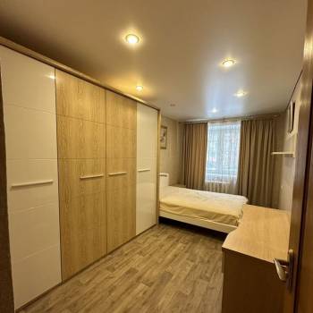 Продается Многокомнатная квартира, 75,9 м²