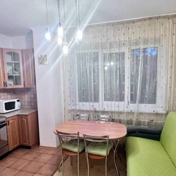 Сдается 1-комнатная квартира, 56 м²