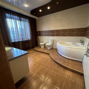 Сдается 2-х комнатная квартира, 85 м²