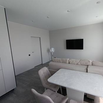 Сдается 1-комнатная квартира, 54 м²