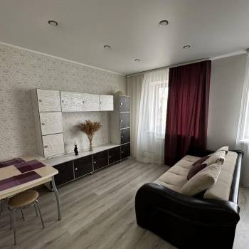 Сдается 1-комнатная квартира, 50 м²