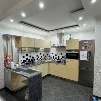 Продается 1-комнатная квартира, 52 м²