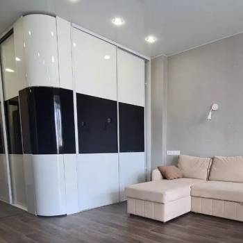 Продается 1-комнатная квартира, 49,6 м²