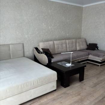 Сдается 1-комнатная квартира, 56 м²