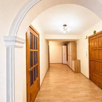 Продается Многокомнатная квартира, 83,7 м²