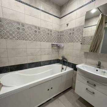 Сдается 1-комнатная квартира, 49 м²